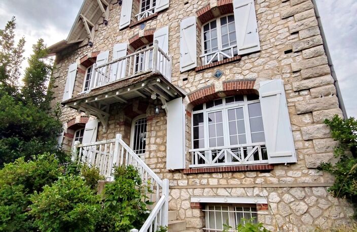 Vente Maison/villa 8 pièces — photo 2