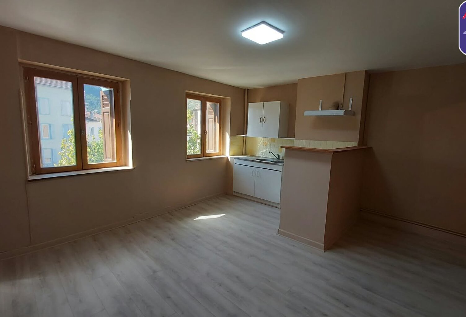 Location appartement 1 pièce 31 m² à Tarascon-sur-Ariège (09400) — photo 1
