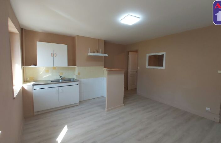 Location appartement 1 pièce 31 m² à Tarascon-sur-Ariège (09400) — photo 2