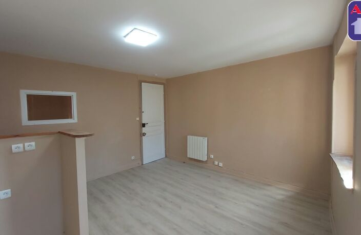 Location appartement 1 pièce 31 m² à Tarascon-sur-Ariège (09400) — photo 3