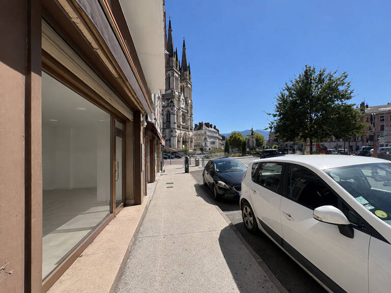 Local commercial Voiron 2 pièce(s) 110.25m² de surface utile — photo 1
