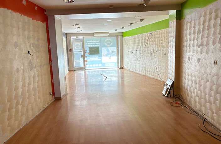 Local commercial Voiron 2 pièce(s) 110.25m² de surface utile — photo 3