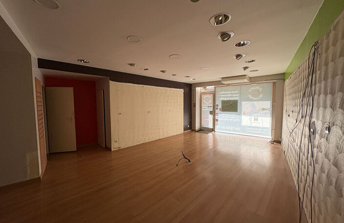 Local commercial Voiron 2 pièce(s) 110.25m² de surface utile — photo 5
