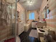 Maison familiale rénovée avec soin dans un environnement pratique et recherché à proximité immédiate des écoles et commerces. — photo 4