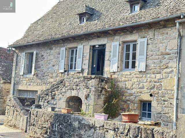 Maison en pierre, rénovée avec charme et authenticité dans un village de caractère — photo du bien