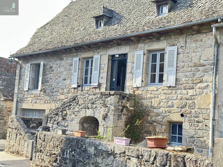 Maison en pierre, rénovée avec charme et authenticité dans un village de caractère — photo 1