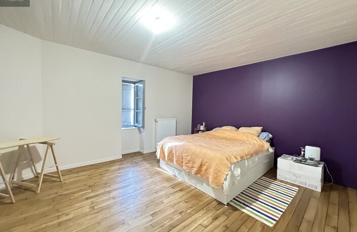 Maison en pierre, rénovée avec charme et authenticité dans un village de caractère — photo 4