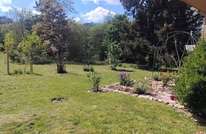 Grande maison traditionnelle avec grand terrain plat — photo 2