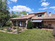 Grande maison traditionnelle avec grand terrain plat — photo 3