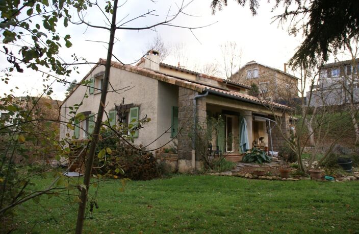 Grande maison traditionnelle avec grand terrain plat — photo 5