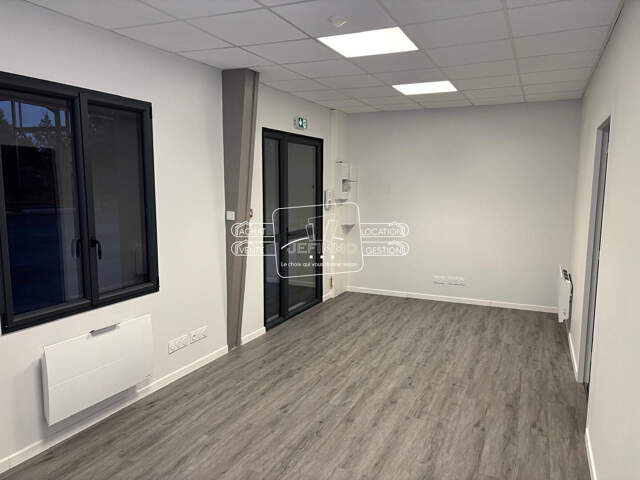 Batiment à louer - ZA ST CLEMENT — photo du bien