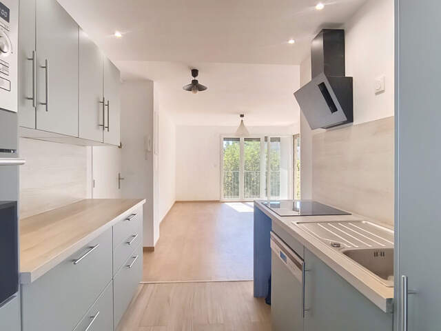 FREJUS T3 BELLE RENOVATION PARKING CAVE — photo du bien