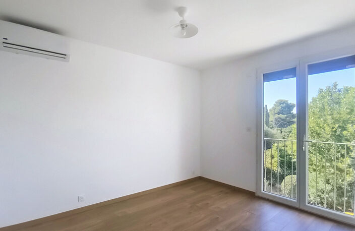 FREJUS T3 BELLE RENOVATION PARKING CAVE — photo 4
