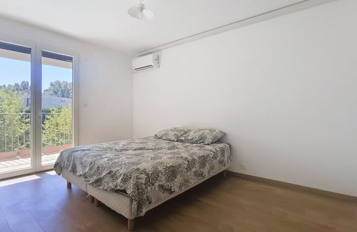 FREJUS T3 BELLE RENOVATION PARKING CAVE — photo 5