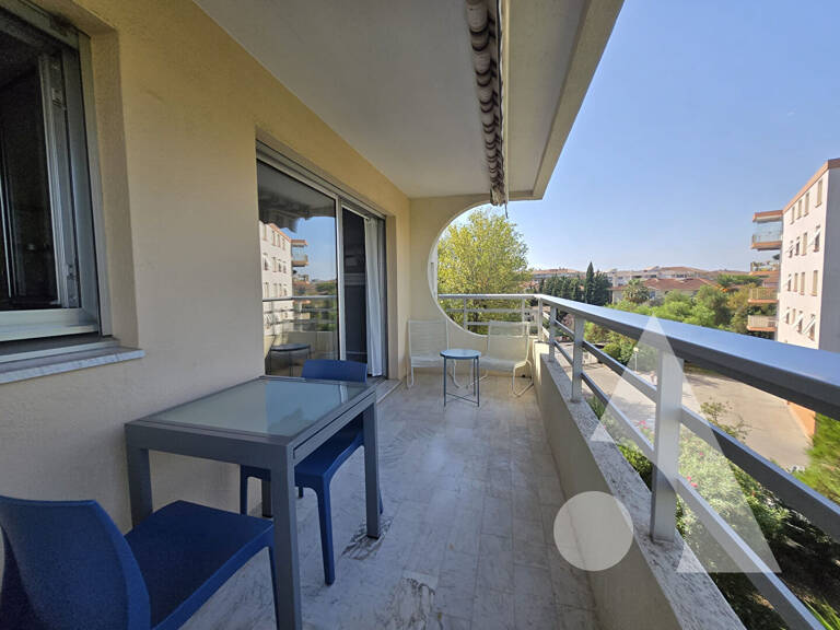 FRÉJUS-PLAGE ,SUPERBE T1 BIS RÉNOVÉ EN DERNIER ÉTAGE, TERRASSE, PARKING ET GRENIER — photo 1