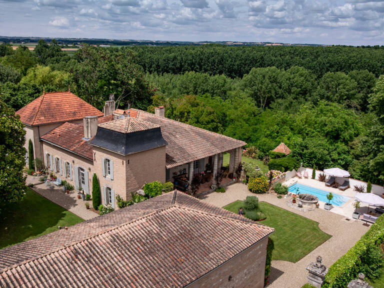 À 45 min de Bordeaux Élégante propriété du XIXe siècle de près de 460 m² avec maison de maître, piscine et canal — photo 1