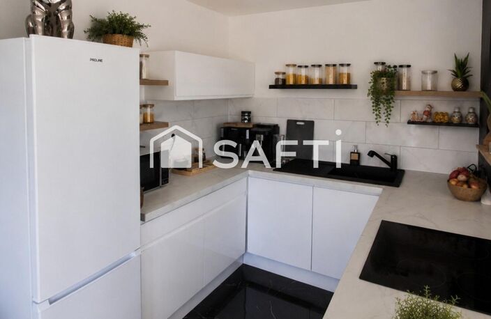 Plain-pied contemporain avec piscine et terrain privé — photo 5
