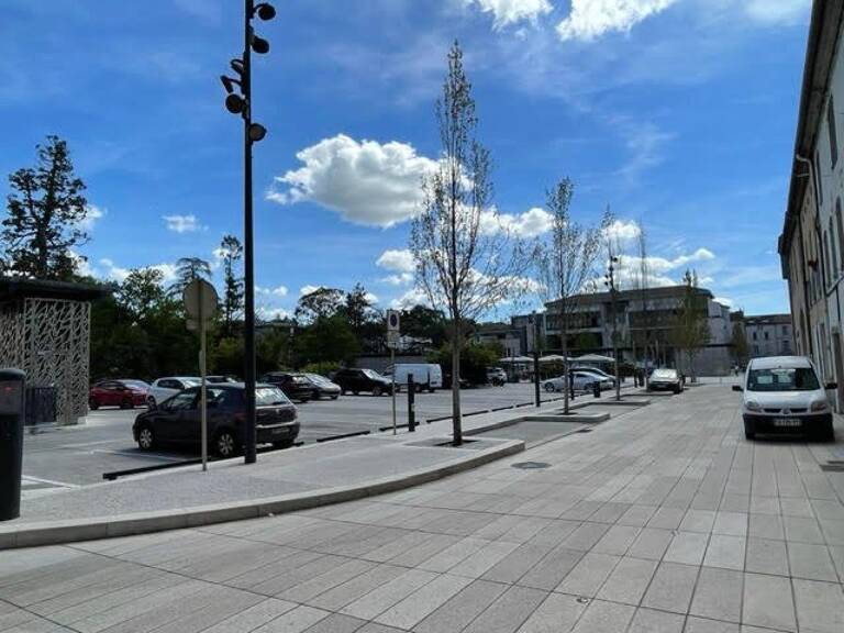 Local professionnel  33 m²  Face au Jardin du Mail / place Soult — photo 1
