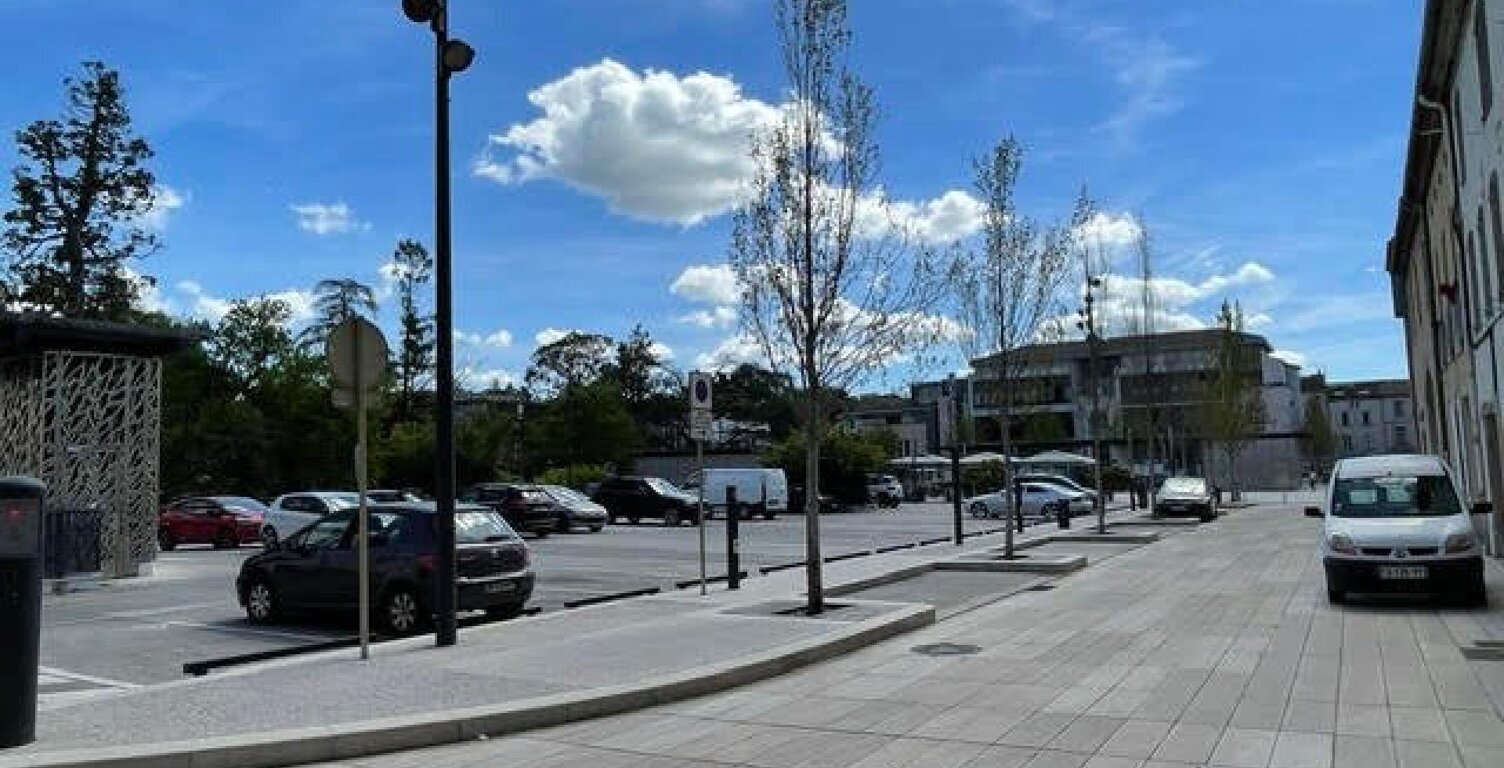 Local professionnel  33 m²  Face au Jardin du Mail / place Soult — photo 1
