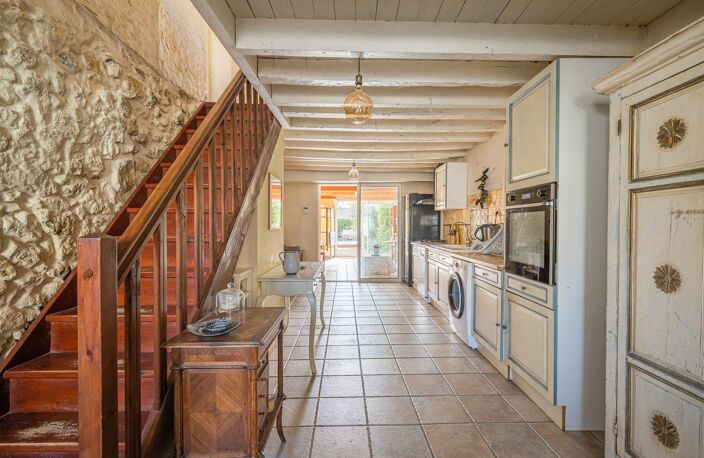 Maison en pierre avec piscine et dépendance — photo 5