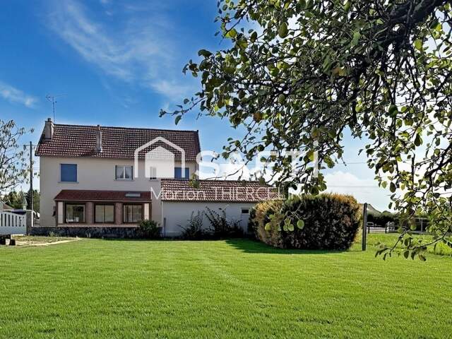 Maison à rénover avec belle parcelle de terrain de plus de 4000m² donnant sur le canal d'Orléans — photo du bien