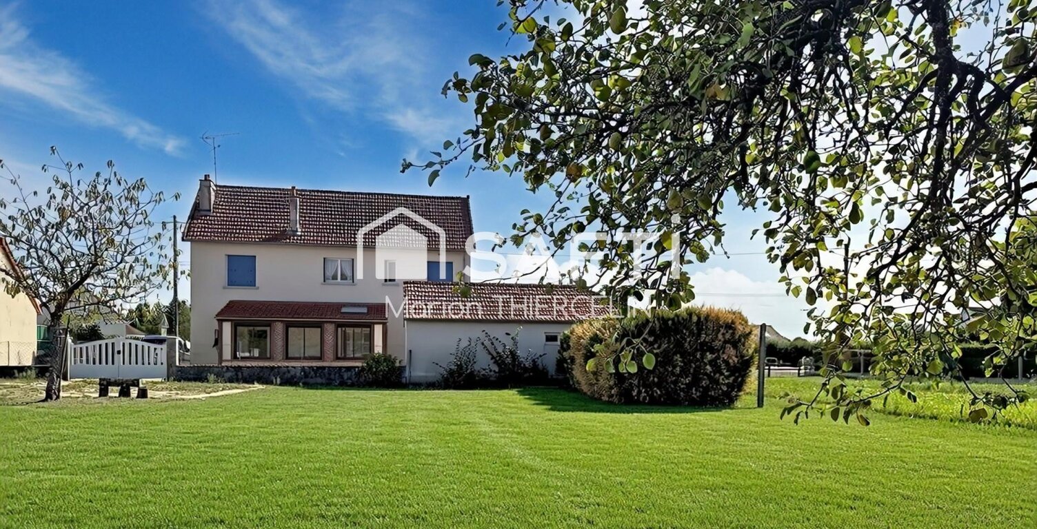 Maison à rénover avec belle parcelle de terrain de plus de 4000m² donnant sur le canal d'Orléans — photo 1