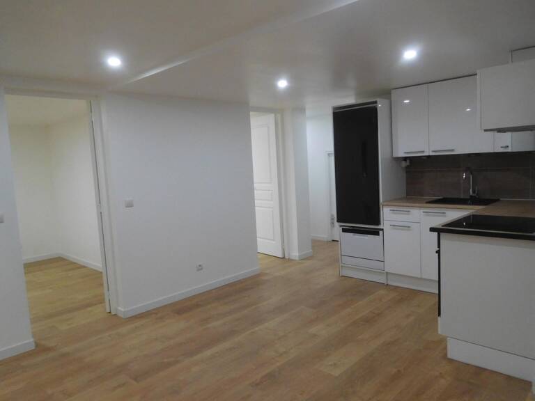 T3 rénové, bien équipé, 2 chambres, en location, 2ème étage, 01130 NANTUA, — photo 1