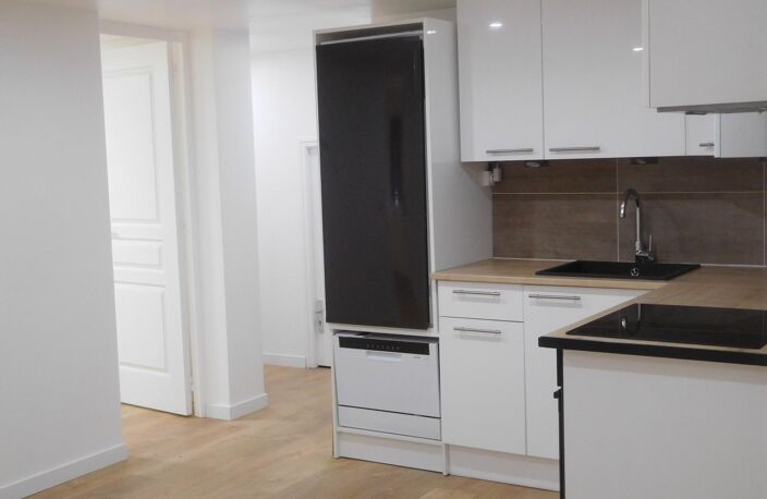 T3 rénové, bien équipé, 2 chambres, en location, 2ème étage, 01130 NANTUA, — photo 4
