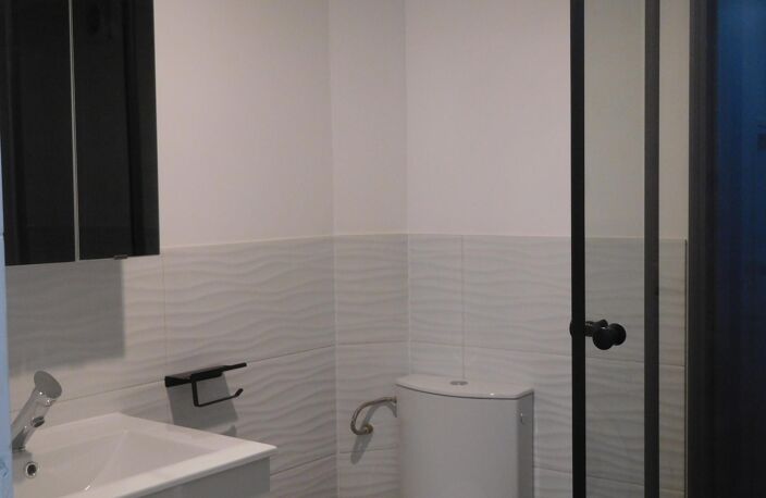 T3 rénové, bien équipé, 2 chambres, en location, 2ème étage, 01130 NANTUA, — photo 5