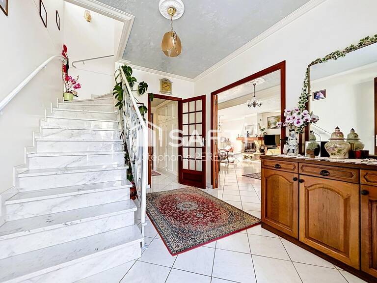 Maison individuelle avec grand séjour et jardin — photo 1