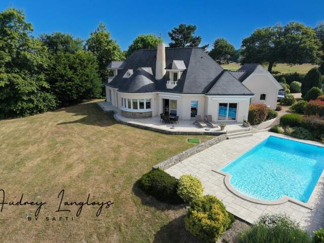 Villa aux volumes généreux  avec vue à 180 degrés sur le golf — photo du bien