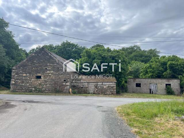 Bâtisse en pierre à rénover  Beau potentiel — photo du bien