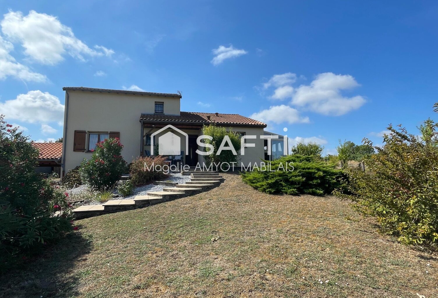 Maison familiale avec piscine, grand sous-sol et vue sur les vignes — photo 1
