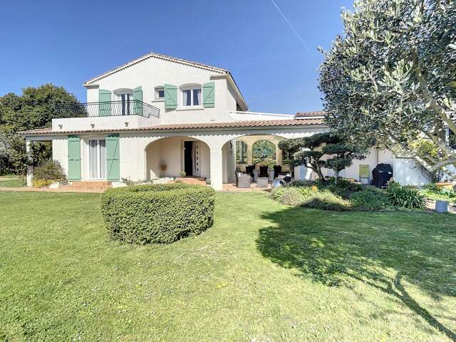 Villa T8 coeur village Fenouillet — photo du bien