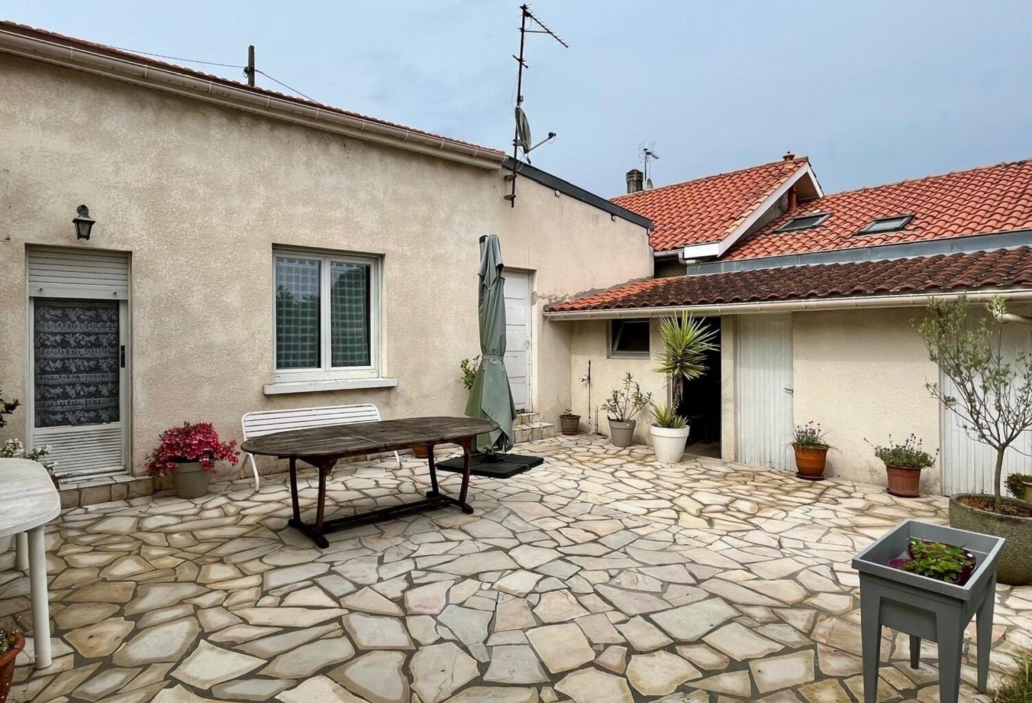 Echoppe en pierre dans quartier recherché avec grand jardin exposé sud — photo 1