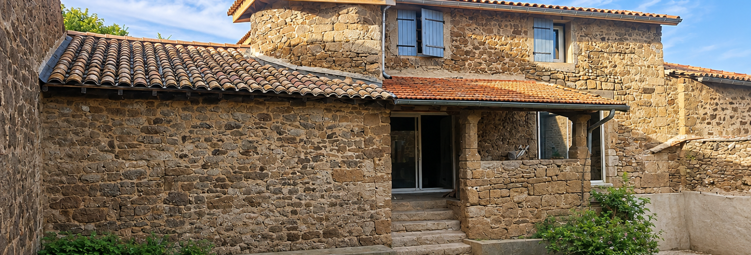 Maison 1 Pièce 90 m² à vendre à Roiffieux (07100)