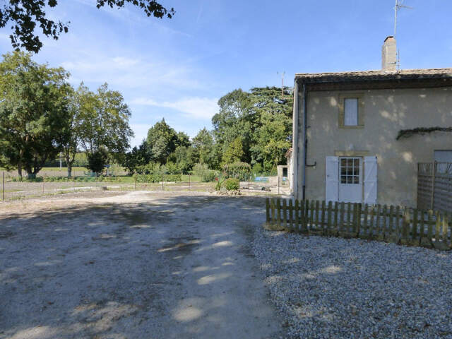 PETITE MAISON EN DUPLEX DE TYPE T2 DANS UN CADRE VERDOYANT ET TRANQUILLE — photo du bien