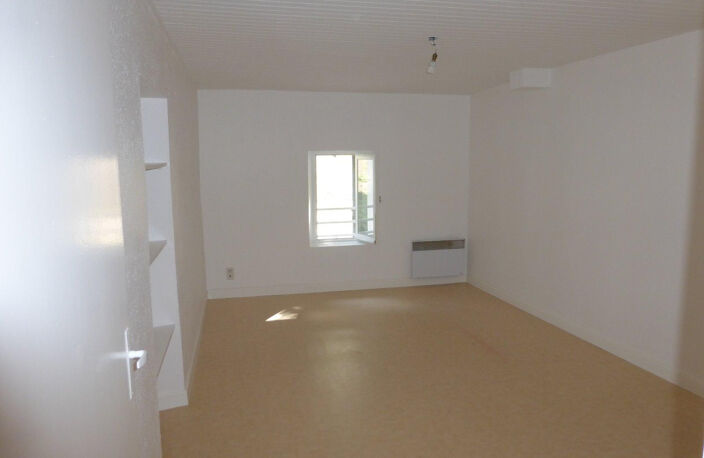 PETITE MAISON EN DUPLEX DE TYPE T2 DANS UN CADRE VERDOYANT ET TRANQUILLE — photo 5