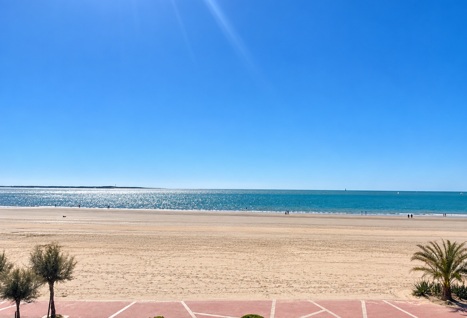 Royan - Villa balnéaire d'exception en première ligne de mer — photo 1
