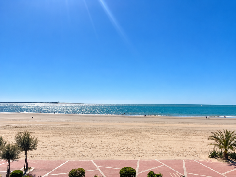 Royan - Villa balnéaire d'exception en première ligne de mer — photo 1