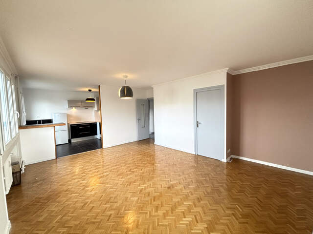 F4 - Secteur Fauriel avec garage et balcon — photo du bien