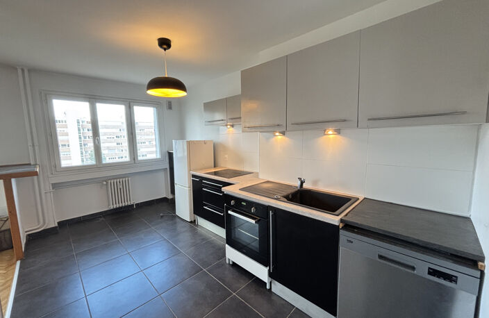 F4 - Secteur Fauriel avec garage et balcon — photo 2