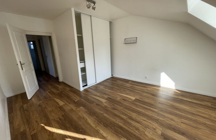RODEZ : Hyper centre beau T3 duplex — photo 4