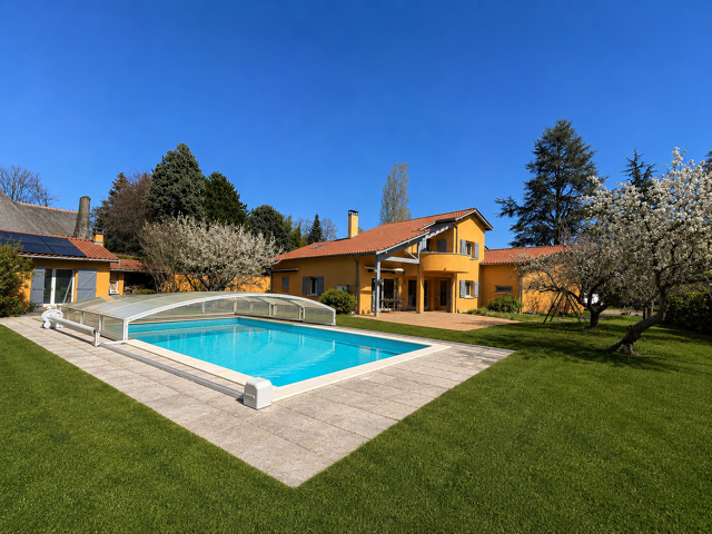Maison de 169 m2 sur 1300 m2 de terrain avec piscine — photo du bien