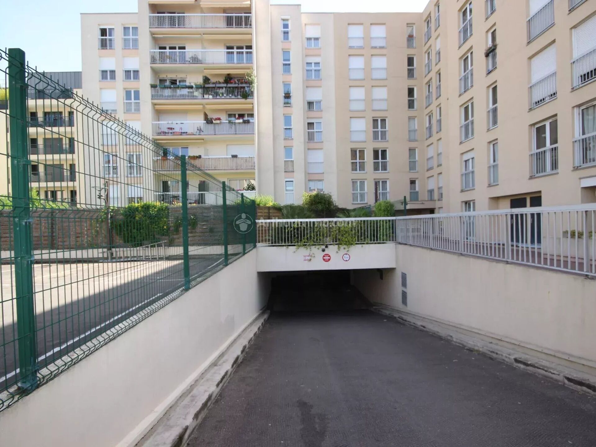 Parking 13 m² · à Asnières-sur-Seine · 13 m² · 19 800 €