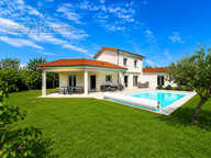 SAINT-CYR-DE-FAVIÈRES   une villa  avec piscine où confort, — photo 3