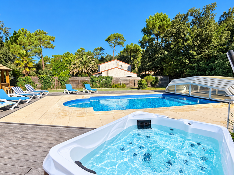 VILLA 6 PIECES QUARTIER PLATIN 177 M2 PISCINE SPA  - PLAGES — photo 1