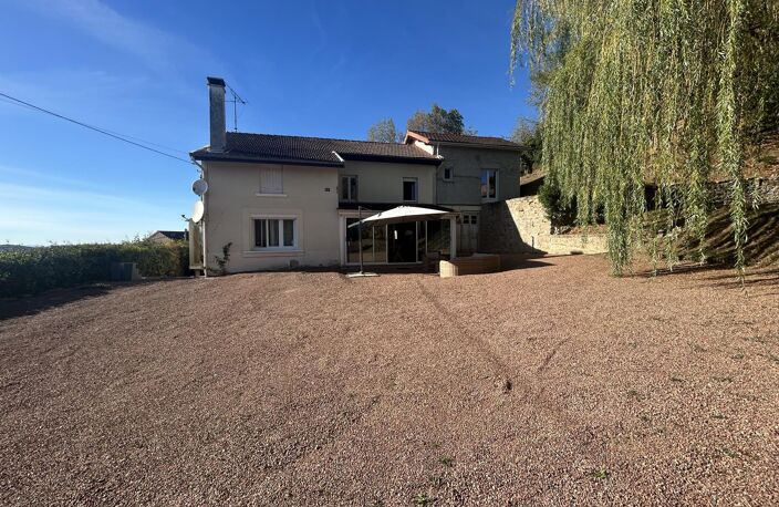Vente maison 7 pièces 138 m² Thizy-les-Bourgs (69240) — photo 2