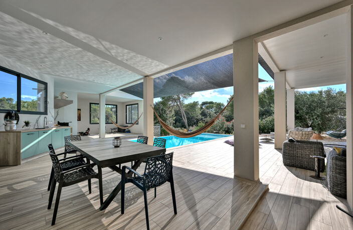 Maison contemporaine de plain-pied avec piscine et vue dégagée sur 3000m2 de parcelle — photo 2