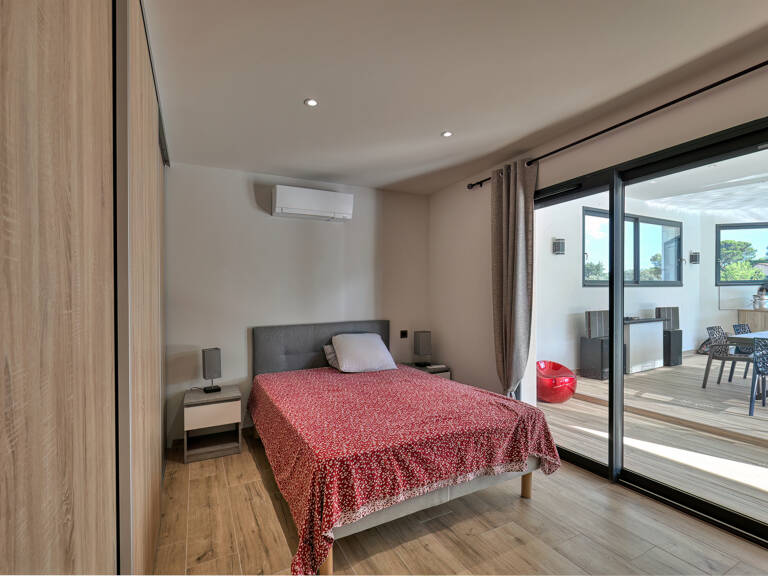 Maison contemporaine de plain-pied avec piscine et vue dégagée sur 3000m2 de parcelle — photo 1